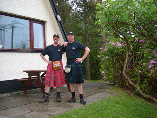 De organisatie in typisch schotse kilt