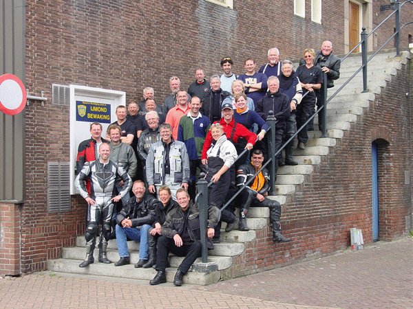De hele groep weer veilig in de thuishaven van IJmuiden
